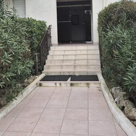 Charming 42m With Terrace In The Center *